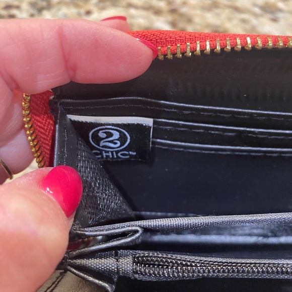 2 Chick Wristlet - Like New Condition - Picture 3 of 3